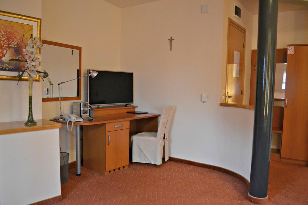 וואראז'דין Hotel Istra מראה חיצוני תמונה
